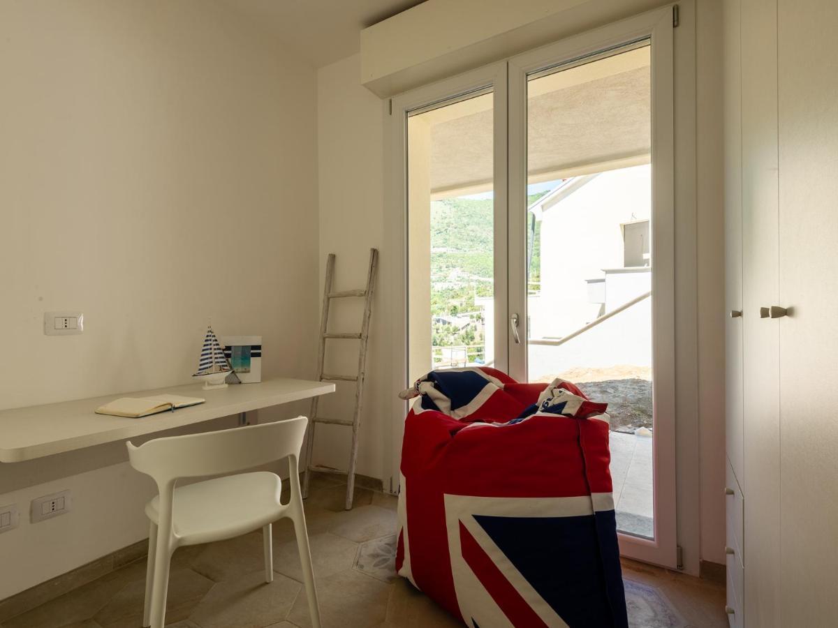 Villa Hanbury With Swimming Pool And Parking In Alassio Exterior foto