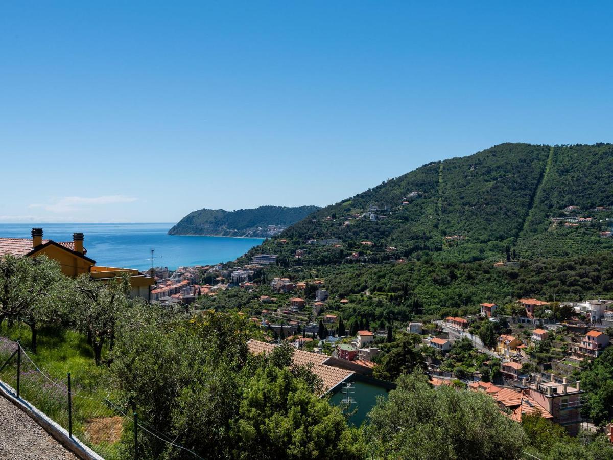 Villa Hanbury With Swimming Pool And Parking In Alassio Exterior foto